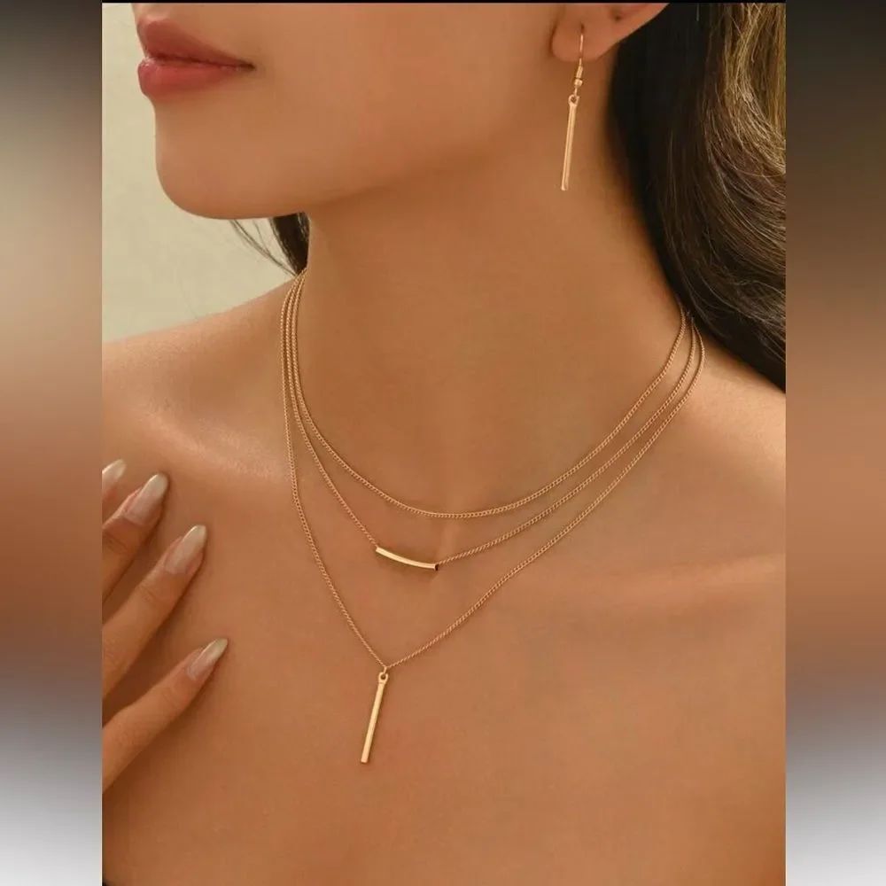 Elegant Gold Necklace and Earring Set N1129